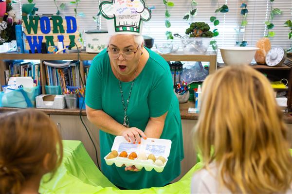 Students learning about Green Eggs and Ham and how to make them. 